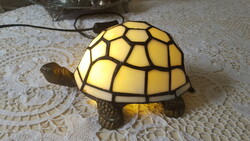 Sárgaréz teknőslámpa Tiffany búrával