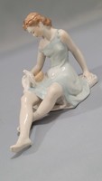 Drasche galambot etető nő porcelán figura