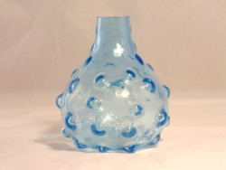 Kék színű bütykös váza