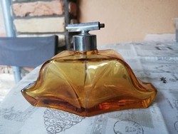 Régi borostyán színű parfümös üveg