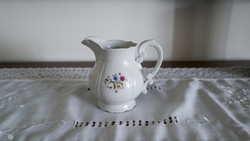 Zsolnay pajzspecsétes, barokk, kávés, tejszínes kiöntő, diszkrét virág díszítéssel.