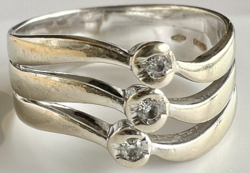 84T. 1 Forintról! 18 karátos Arany (5,6 g) Gyűrű 0,06 Ct jó minőségű Brillekkel!