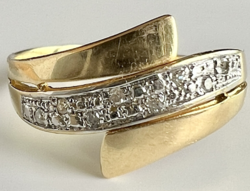 76T. 1 Forintról! 18 karátos Arany (2,6 g) gyűrű apró Accant gyémántokkal!