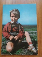 Régi képeslap, kisfiú, 1970-es évek körüli