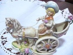 Kisfiú lovaskocsival porcelán figura német