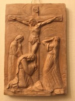 A keresztre feszített Jézus , Molnár Károly keramikus terrakotta fali képe .