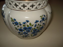 Zsolnay white, large-sized caspo with blue flowers