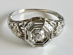 159T. 1 Forintról! Antik Art Deco 18K Arany (1,8 g) Briliáns (0,2 Ct) gyűrű, Hófehér kővel!