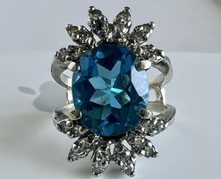 104T. 1 Forintról! 14K Arany (7,7 g) Kék Topáz (5 Ct) gyűrű, 0,5 Ct Accant Gyémánttal!