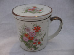 Cup with wildflower strainer and lid