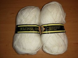 White yarn 2 * 50 g