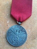 Harmadik Birodalmi nsdap kitüntetés, vörös szalagon