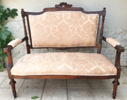 Frissen kárpitozott antik klasszicista francia kanapé
