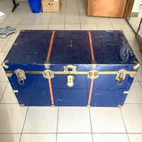 Régi fém utazóláda, nagy méretű utazó láda, vintage bőrönd, hatalmas koffer