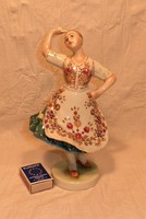 Zsolnay táncos figura