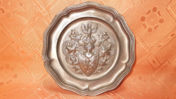 Tin plate / wall plate with coat of arms 686 grams and 22 cm in diameter with trombone angel mark