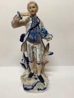 "Fiatalúr" 31 cm-es porcelán szobor