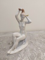 Aquincum fésülködő női akt figura