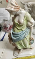 Mother with her child in Herend porcelain, flawless piece