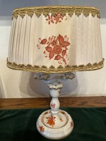 Herendi porcelán kétágú, csavart gyertyatartóból kialakított asztali lámpa, selyem búrával