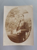 Régi női fotó régi fénykép fiatal hölgy M.Thonet vintage székben
