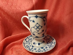 Immortelle patterned porcelain cup with base