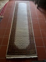 305 x 80 cm kézi csomózású Boteh szőnyeg eladó