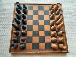 Régi nagyméretű fa sakk (ZK)