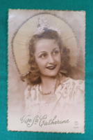 Régi francia képeslap, kalapos hölgy