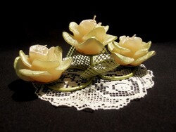 Különleges 3 ágú fém gyertyatartó rózsa alakú gyertyákkal + ajándék kovácsolt vas asztali dísz