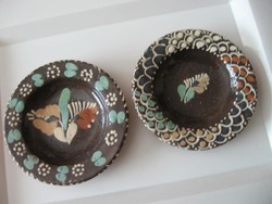 2 small gingerbread-like folk plates in one