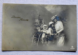 Antik Újévi üdvözlő fotó képeslap téli táj anya gyerekek
