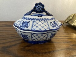 Gelsel Russian blue and white oval ceramic sugar bowl with floral lid
