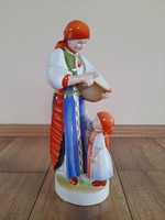 Ritka festésű Zsolnay Sinkó kenyérszelő figura