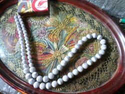 48 Cm necklace of gray glass beads of varying mesh size.