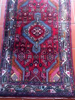 135 x 80 cm kézi csomózású Hamadan perzsa szőnyeg eladó