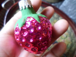Retro , üveg karácsonyfadísz / ciklámen színű eper 2 / jó állapotban  .