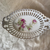 Antique rose patterned centerpiece