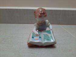 Porcelain figurine of Herend reading girl