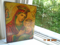 Print of an old painting of the crowned Mary with her little one on a wooden sheet expressing its shape and color scheme