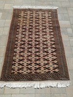 Hand-knotted Persian rug in beautiful condition. Negotiable !!