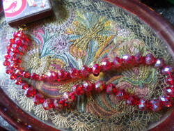 47 cm, very shiny, slightly lustrous, red crystal necklace of varying eye size.