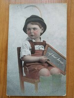 Antik képeslap, Kalapos szemüveges kisgyerek