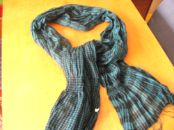 Crumpled turquoise black checkered foam gauze scarf