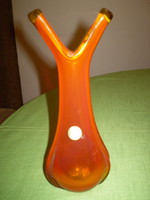 Piros kézműves különleges formájú díszüveg váza 22x10 cm.