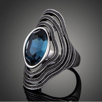 925-ös ezüst gyűrű, nagyon mutatós kék kővel.