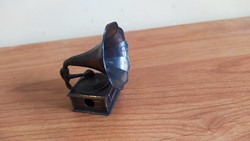 (K) vintage figurative sharpener, gramophone