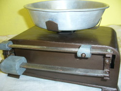 Table scale with sliding top plate