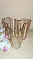 Iittala savoy vase design in alvar aalto pink