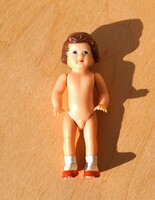 Régi retro miniatűr gumi baba babaházba való játékbaba jelzett német baba